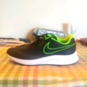 Uni sex running sneaker 5.5